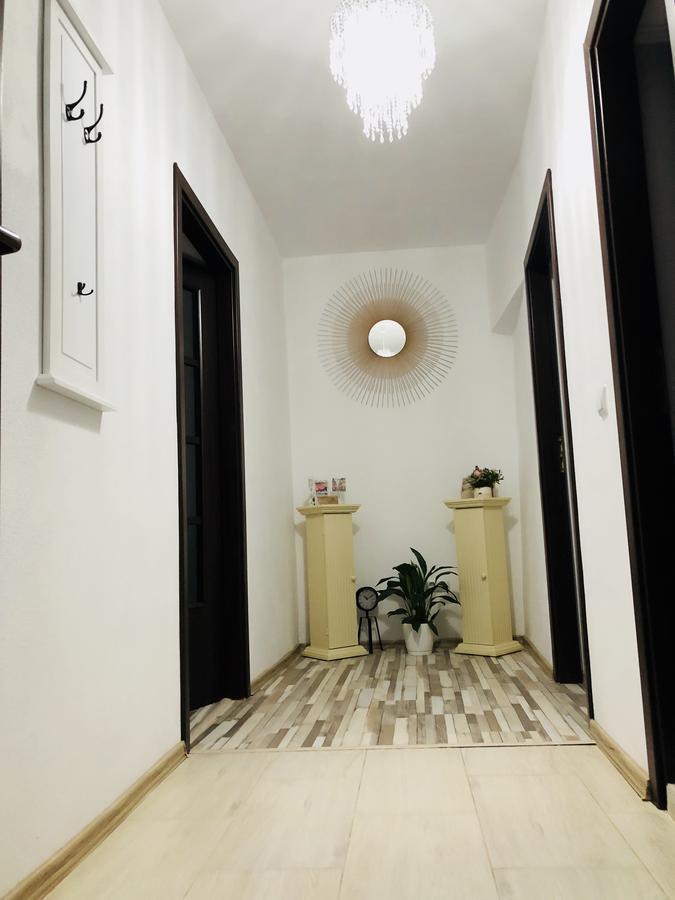 Queen'S Studio Sibiu Luaran gambar