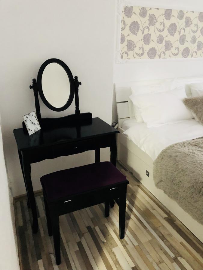 Queen'S Studio Sibiu Luaran gambar