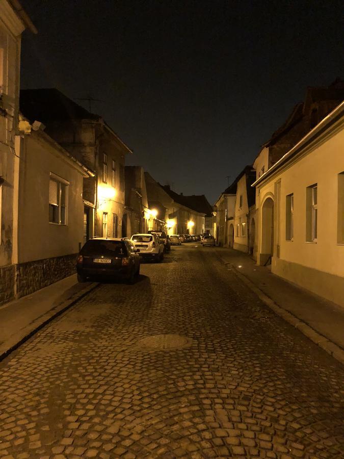 Queen'S Studio Sibiu Luaran gambar