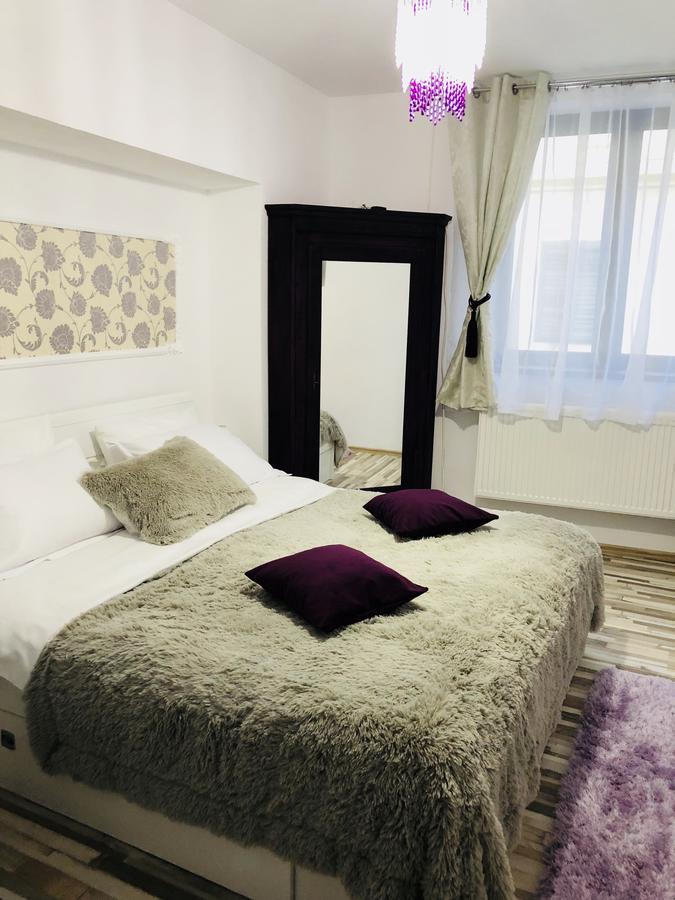 Queen'S Studio Sibiu Luaran gambar