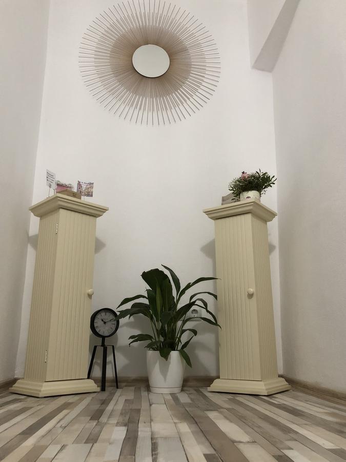 Queen'S Studio Sibiu Luaran gambar