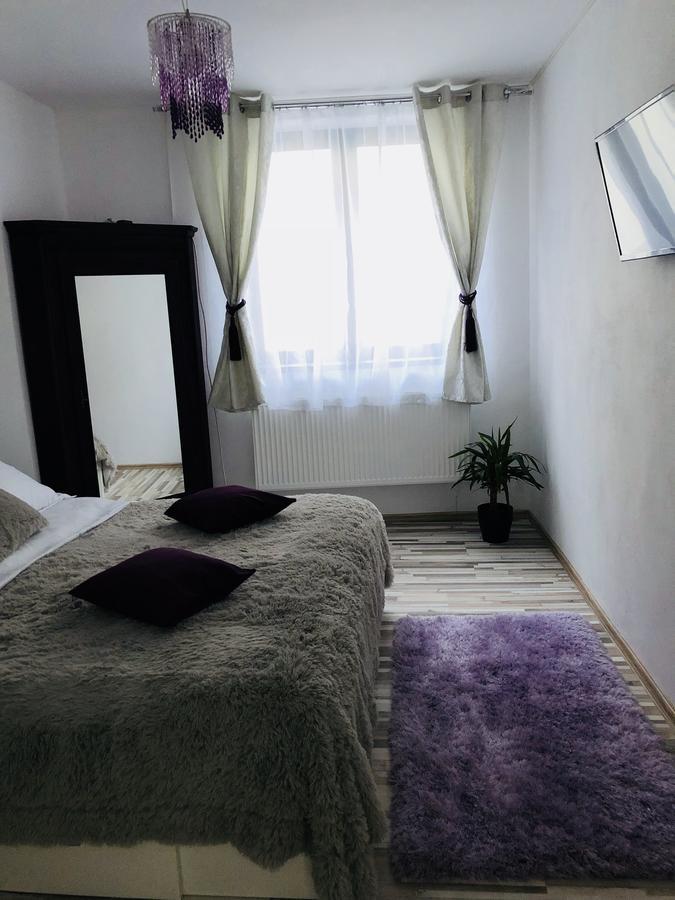 Queen'S Studio Sibiu Luaran gambar