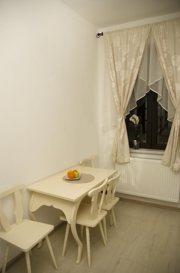 Queen'S Studio Sibiu Luaran gambar