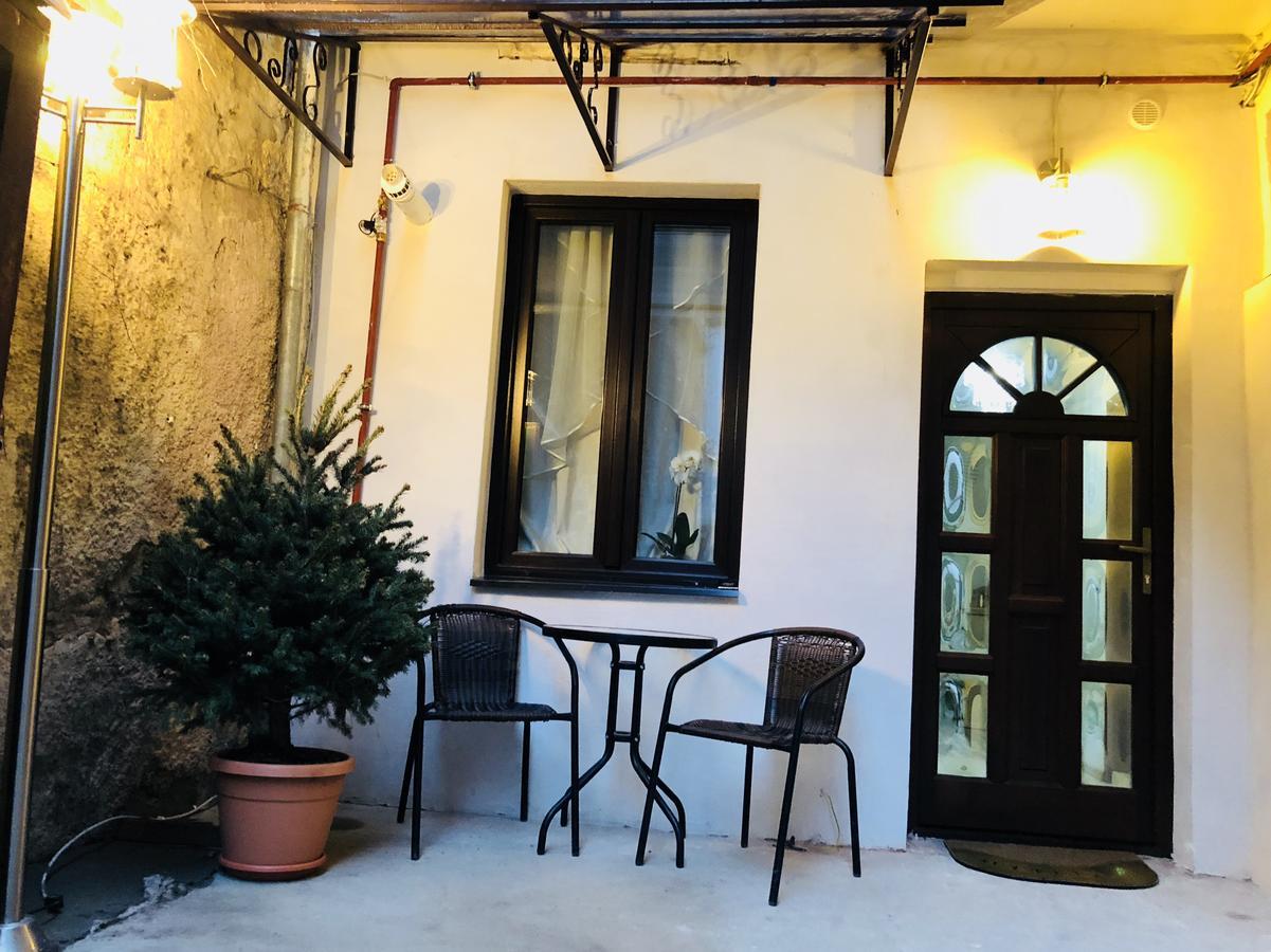 Queen'S Studio Sibiu Luaran gambar