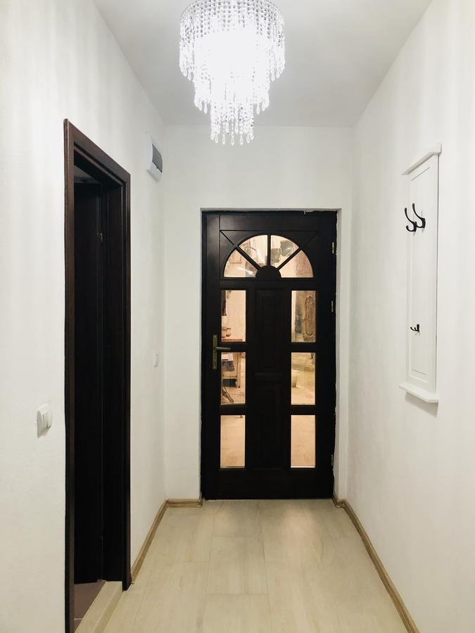Queen'S Studio Sibiu Luaran gambar
