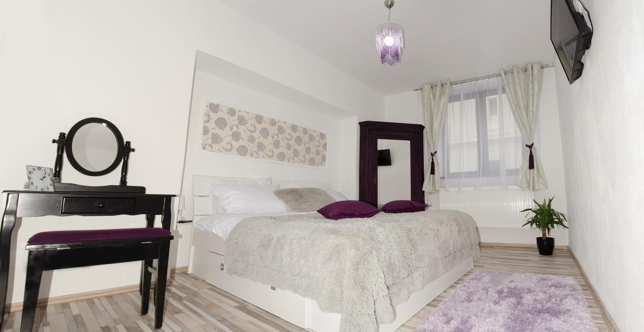 Queen'S Studio Sibiu Luaran gambar